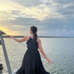 Shruti Sharma Instagram - Yes I am a Magician 🧝🏻‍♀️ @saillanka @goldcoastfilmsofficial Outfit @neofaaofficial Accessories @style.source.rent 📸 @malithasandaruwan3 #visitsrilanka #seascape #trend #srilanka #travel #reels #sealover