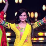 Shruti Sharma Instagram - Sharing moments from #bigboss12 What a great opportunity to share & perform with #salmankhan sir 😍❣️ Truly blessed 🤗 Thank you @kinnarimehtaa #jaymehtaproductions For giving us this amazing moment which will be cherished forever!! #promotions #Gathbandhan @beingsalmankhan Fun to perform with @abrarqazi47 🤩