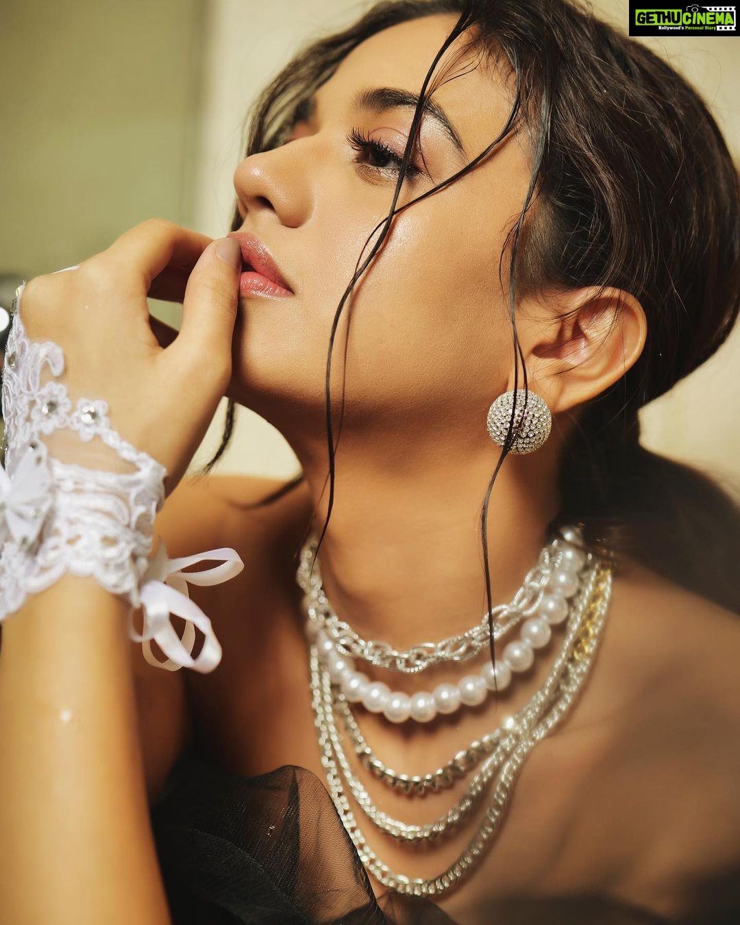 Shruti Sharma Instagram - I know I am RARE 🧸⚔️✨ Stylist - @rimadidthat Photographer - @ashish_sawant__ Makeup - @celebsmakeupbysejal Hair - @abidansanri outfit - @zeel_ritu_agarwal Jewelry - @stylingcityy Location - @courtyardmumbai Team - @greenlight__media #classy #sassy #jwellery #fashion #queen