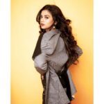 Shruti Sharma Instagram - 🦋☕🍿🛵🌇🪅 #90s #vibes #happysoul #blazer #checks #black #mycolor #style