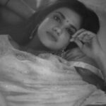 Shruti Sharma Instagram - कैसे उन्हें मैं पुकारूं..... कहना ही क्या.... #reels #trendalert #bollywood #shrutisreel #reelitfeelit #mood