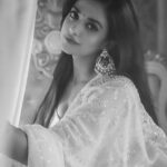 Shruti Sharma Instagram - Mere naam tu ...❤️‍🔥 Wearing @thelabel.kysa Hair @makeover_by_anis Makeup @celebsmakeupbysejal 📸 @nikhil.p.sawant Edited by 🙋 #reelsinsta #trending #shrutisreel #fypシ #trendalert #indianoutfit #reelitfeelit