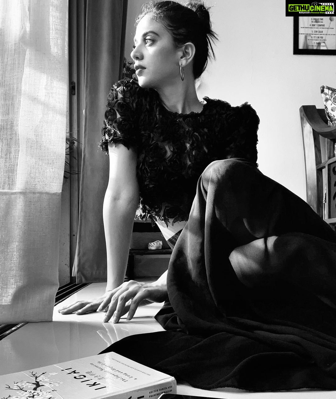 Shruti Sharma Instagram - It may take a little longer as the journey is upside down!! But… You never forget what you came for !! Stay focused, humble, full of love, sane and enjoy yourself!! #sendinglove #gratitude #black #🐢 #portraits #focused