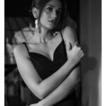 Shruti Sharma Instagram - ❤️‍🩹 💅 #portrait #shrutisharma #blacklove #fashion