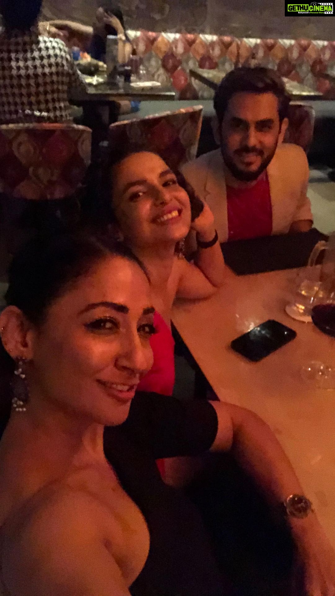 Shruti Ulfat Instagram - And yes we like to move … for sure.. crazeeee trio… one evening…reels…selfies.. and what not! With my darlins Druveee and Chittuuu @dhruvaditya_ @chitrashi . . . #Instareels #instagram #reelsinstagram #trendingreels #reelitfeelit #reelkarofeel #fun #music #dance #moves