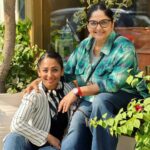 Shruti Ulfat Instagram - Enjoying the Delhi ki shuruati thand… with my fav actor n a lovely dost Indira and a freshly made friend Deepika n her son Abhi.. thank you for a beautiful mornin afternoon . Khan market mein khane khaas samay... @indirakrishna101 @myantarang . . . #delhitimes #winterfeels #delhidiary #dost #fun #happiness #masti #food #love Khan Market