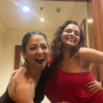 Shruti Ulfat Instagram - Maddddddd Pahadans…. In their own zone @chitrashi . . . #pahadan #pahadanbehen #sisterhood #soulsisters #madd #crazeee #funnn #happiness #love #instareel #ownreel #instafun #instacraze #yayyyyy