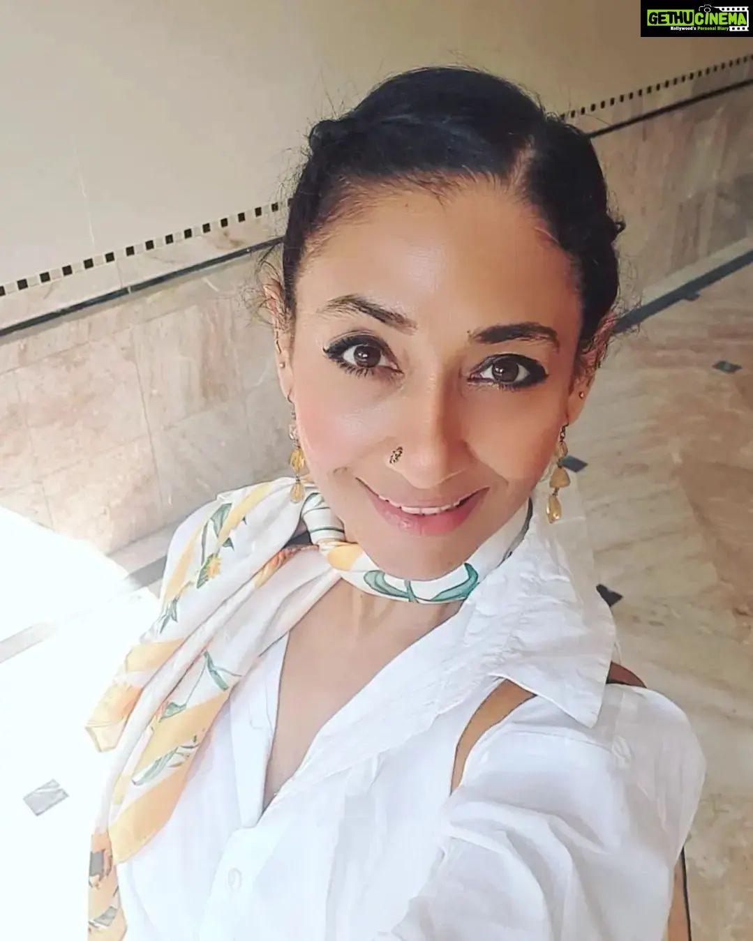Shruti Ulfat Instagram - ๐ป I am my own sunflower ...blooming n alive . . . #shrutipanwar #actor #actorslife #passion #fitnessfreak #love #light #laughter #life #๐๐shruti