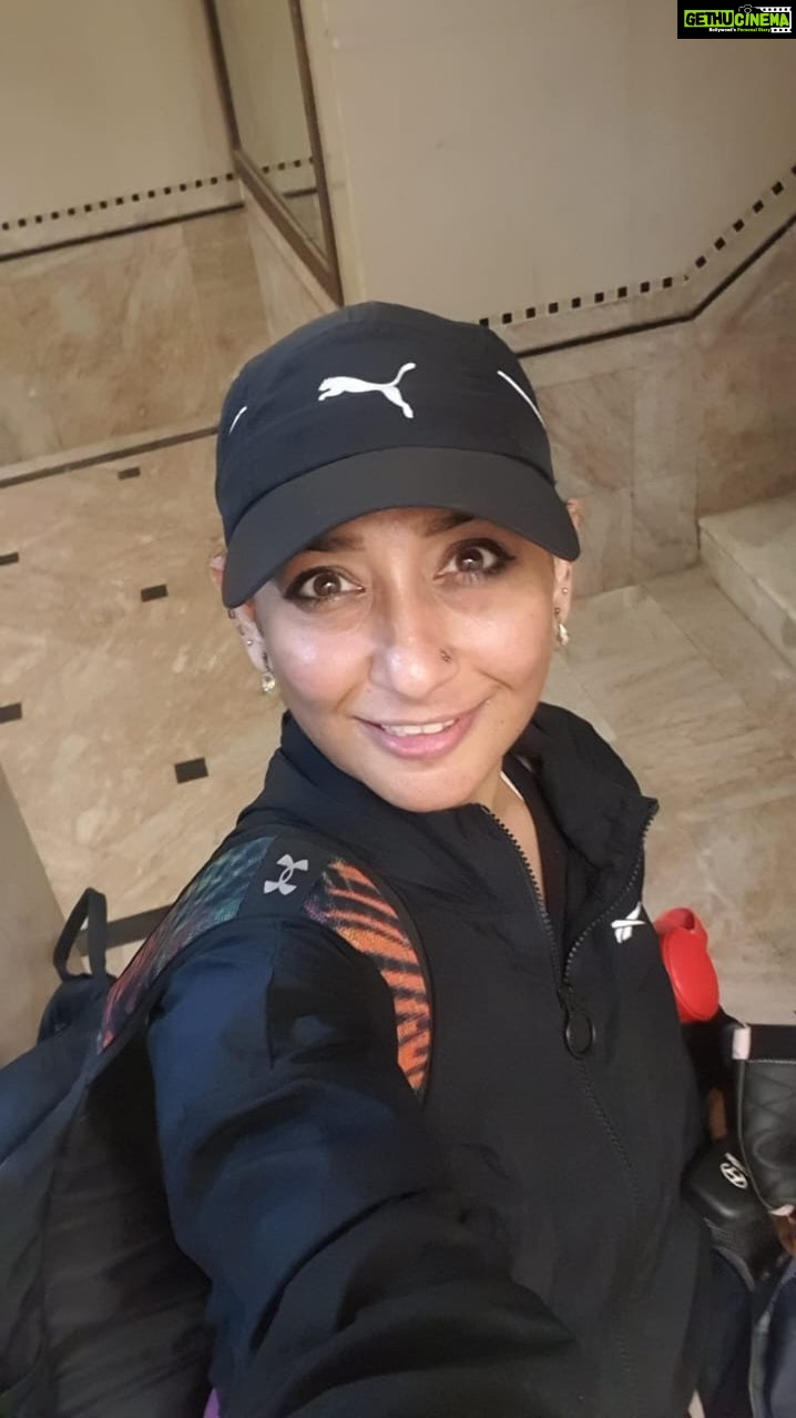 Shruti Ulfat Instagram - Committment to oneself…. Thanks Guruji @louisfitness10 🙏💪 . . . #shrutipanwar #actor #actorslife #passion #fitnesswoman #fitnessfreak #healthiswealth #staystrong #stayfit #stayyou #Day181 #💗🌞shruti