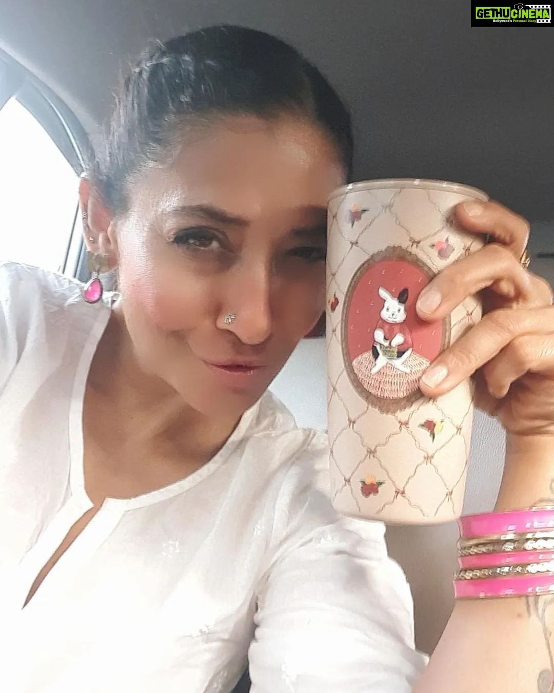 Shruti Ulfat Instagram - Green tea in my coffee sipper... from now ! Loving it 💗