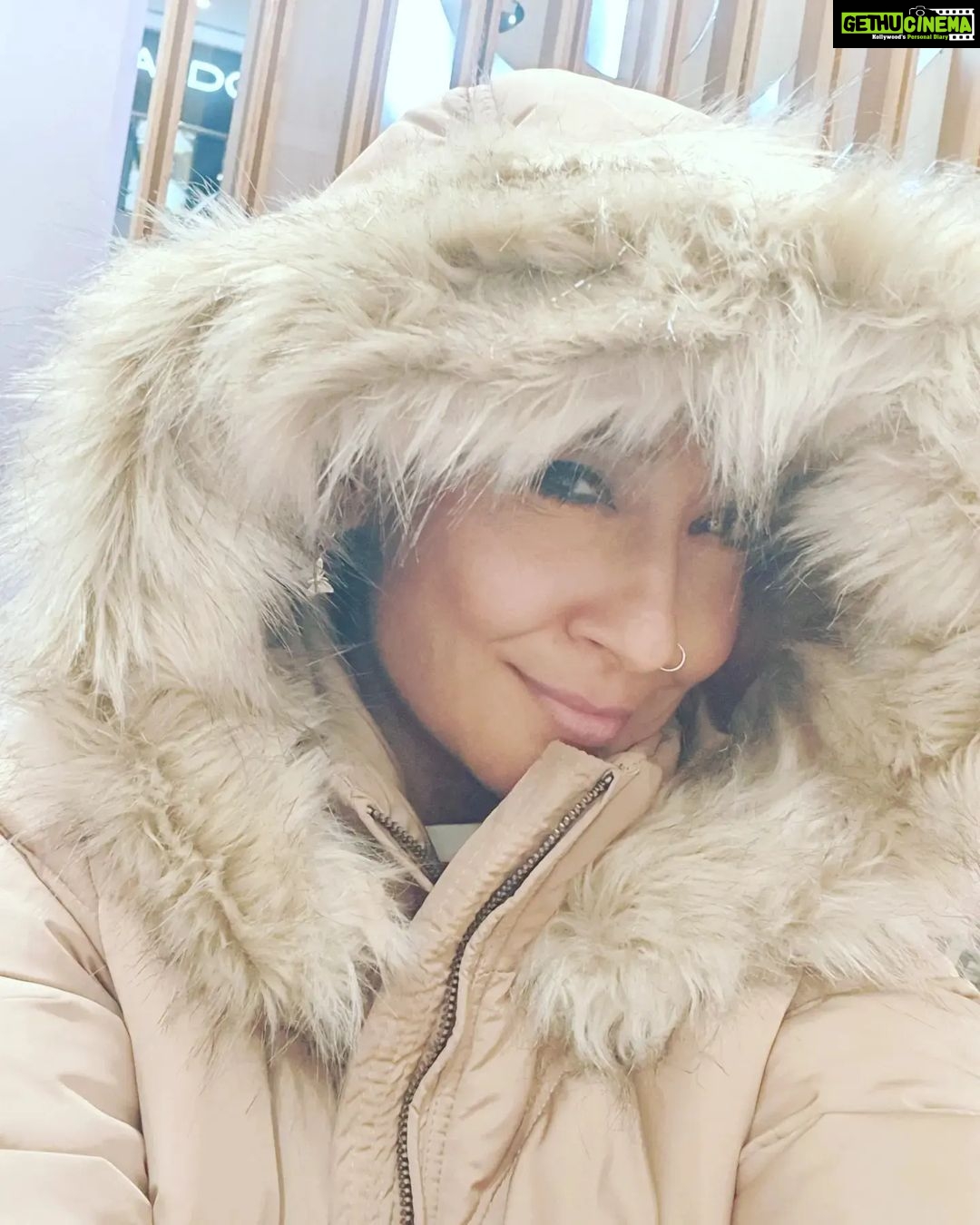 Shruti Ulfat Instagram - Winter has come ... ☃️❄️🌀 . . . #shrutipanwar #actor #actorslife #passion #zest #zingthing #staylove #stayyou #❤️🌞Shruti