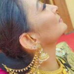 Shruti Ulfat Instagram - Old is gold ... 💃💃 VC: @sandeep_vasantrao #nidhichaurasia #reelsinstagram #reelkarofeelkaro #oldsongs #reelsindia #viral #bts #instagram #instagood #set #sunset #bollywood #bollywoodsongs महाराष्ट्र