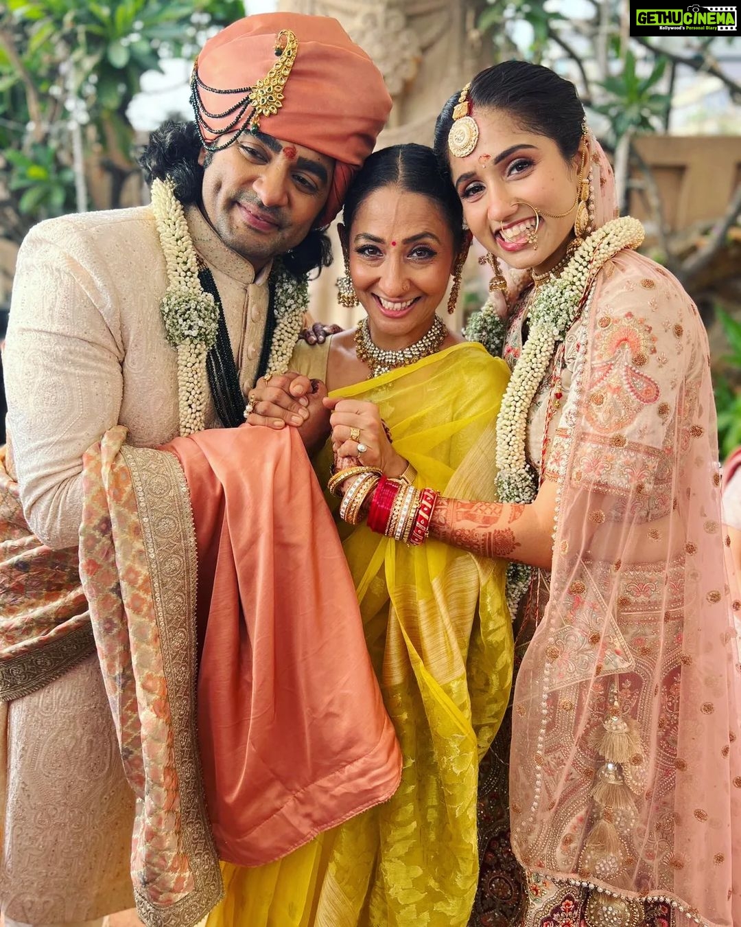 Shruti Ulfat Instagram - Gaurav aur Malloni ki shaadi mein hum sab... mazti aur mazza.. बधाईयाँ और प्यार शादी शुदा जोड़ी को @gauravamlani @millonikapadia @nakhreywala @aslijyotisharma @aparna.padgaonkar @tuffnut10 @ninadvaidya @javz747 @morpankh @aetashaa @sanikagadgil97 @vallari_20