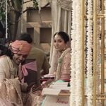 Shruti Ulfat Instagram - Gaurav aur Malloni ki shaadi mein hum sab... mazti aur mazza.. बधाईयाँ और प्यार शादी शुदा जोड़ी को @gauravamlani @millonikapadia @nakhreywala @aslijyotisharma @aparna.padgaonkar @tuffnut10 @ninadvaidya @javz747 @morpankh @aetashaa @sanikagadgil97 @vallari_20