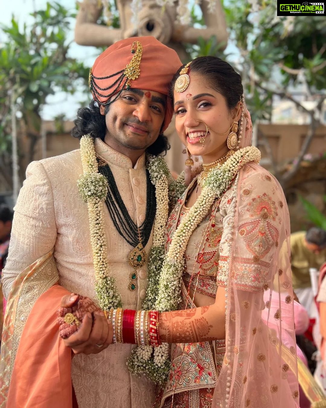 Shruti Ulfat Instagram - Gaurav aur Malloni ki shaadi mein hum sab... mazti aur mazza.. बधाईयाँ और प्यार शादी शुदा जोड़ी को @gauravamlani @millonikapadia @nakhreywala @aslijyotisharma @aparna.padgaonkar @tuffnut10 @ninadvaidya @javz747 @morpankh @aetashaa @sanikagadgil97 @vallari_20