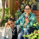 Shruti Ulfat Instagram - Enjoying the Delhi ki shuruati thand… with my fav actor n a lovely dost Indira and a freshly made friend Deepika n her son Abhi.. thank you for a beautiful mornin afternoon . Khan market mein khane khaas samay... @indirakrishna101 @myantarang . . . #delhitimes #winterfeels #delhidiary #dost #fun #happiness #masti #food #love Khan Market