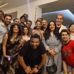 Shruti Ulfat Instagram – What a beautiful ,full and a splendid evening we had… Pahadis by birth n by heart came together…thank you Prakash n Rachna for being such warm hosts and Ofcourse Satish ji for getting us all under one roof … 🙏🤗 . The songs of the 80’s , the strumming of the guitar , the voices of many.. created an awesome ambience. 
.
.
.
#shrutipanwar #pahadi #pahaditoli #uttrakhadees #evening #togetherness #happiness #food #friends #fun #music #songs #somuchfun #love 
#life #laughter @iomprakashbhatt @shivpurihimani @satishuk69 @tigmanshu_d @maheshmanjrekar @sudanshu_pandey @almostbharat @chitrashi @dhruvaditya_ @sweetywalia11 @iamparitoshtripathi @shaanmishra1