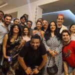 Shruti Ulfat Instagram - What a beautiful ,full and a splendid evening we had… Pahadis by birth n by heart came together…thank you Prakash n Rachna for being such warm hosts and Ofcourse Satish ji for getting us all under one roof … 🙏🤗 . The songs of the 80’s , the strumming of the guitar , the voices of many.. created an awesome ambience. . . . #shrutipanwar #pahadi #pahaditoli #uttrakhadees #evening #togetherness #happiness #food #friends #fun #music #songs #somuchfun #love #life #laughter @iomprakashbhatt @shivpurihimani @satishuk69 @tigmanshu_d @maheshmanjrekar @sudanshu_pandey @almostbharat @chitrashi @dhruvaditya_ @sweetywalia11 @iamparitoshtripathi @shaanmishra1