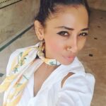 Shruti Ulfat Instagram - 🌻 I am my own sunflower ...blooming n alive . . . #shrutipanwar #actor #actorslife #passion #fitnessfreak #love #light #laughter #life #🌞💛shruti