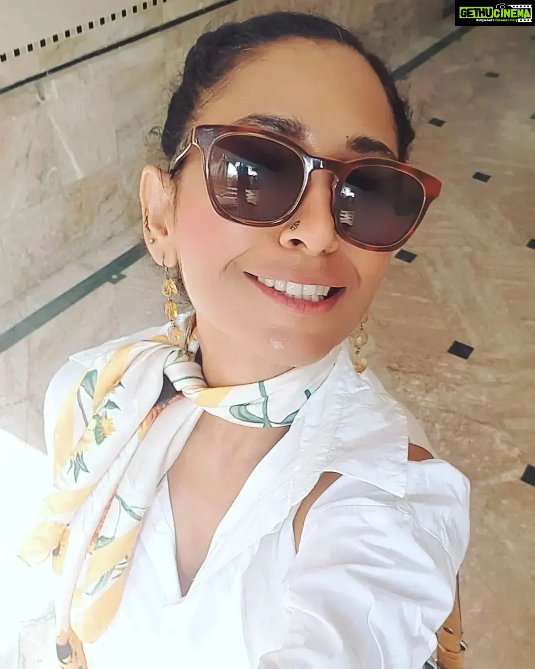 Shruti Ulfat Instagram - ๐ป I am my own sunflower ...blooming n alive . . . #shrutipanwar #actor #actorslife #passion #fitnessfreak #love #light #laughter #life #๐๐shruti