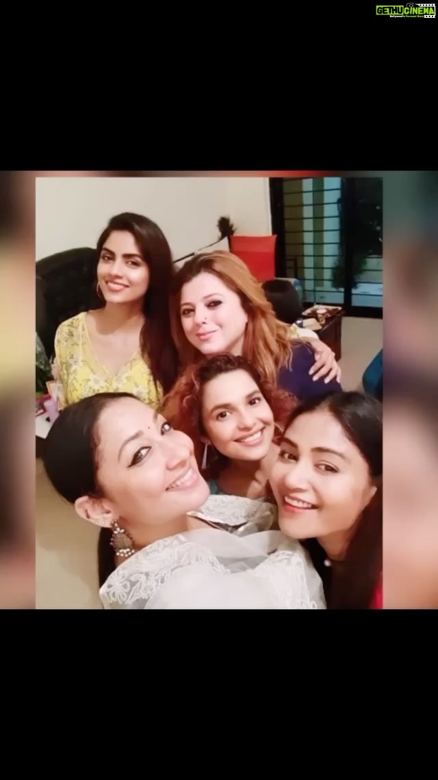 Shruti Ulfat Instagram - Friendship in simple words is a relationship you have with your chosen family and this is my chosen family π This beautiful group of friends are women that inspire me, motivate me and always stand with me through ups and downs! ππ€π Iβm sure aap sabki ke aise friends honge, toh chalo unhe bhejo yeh reel and remind them of your beautiful friendship ππ . . . #friendship #love #happiness #thoughtoftheday #blessings #gratitude #reelkarofeelkaro #reelitfeelit #staytuned