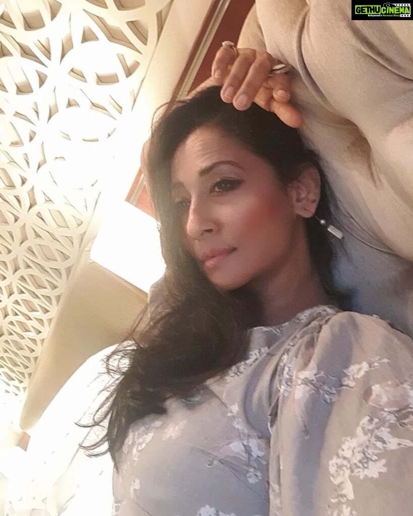 Shruti Ulfat Instagram - So much to reflect upon...to recycle..and to hit the refresh button in ourselves..and move forward ...love live laugh 🤍 . . . #shrutipanwar #actor #actorslife #blessed #happy #me #lovethyself #🤍🌞shruti Delhi, India