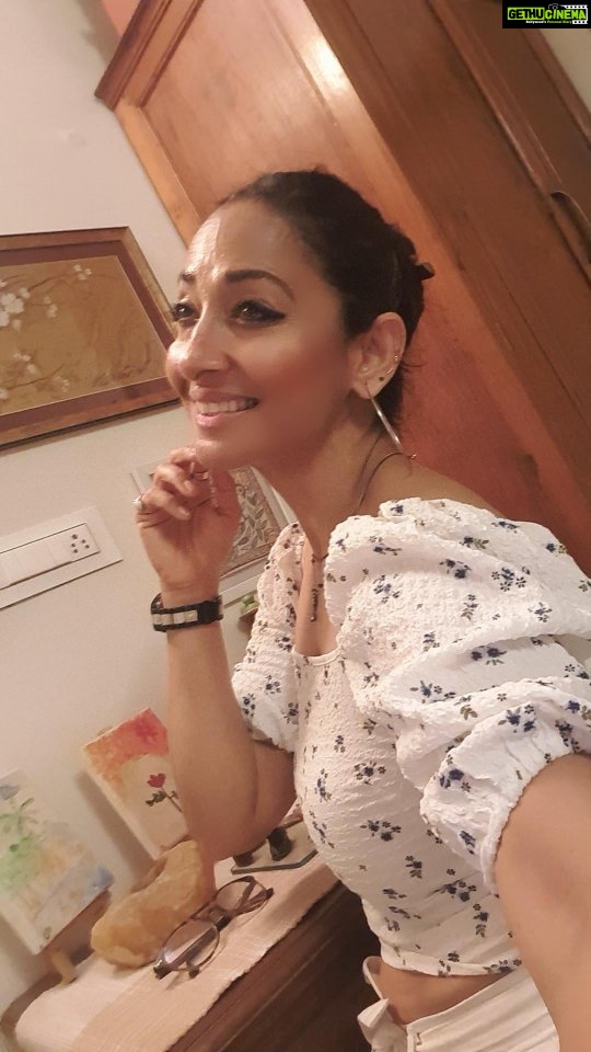 Shruti Ulfat Instagram - Feeling good with myself and in myself ❤️ . . . #shrutipanwar #actor #actorslife #reelsinstagram #feelgood #instareels #happiness #moodreel #reelonwheels #instaindia #instafun #beyou #staylove #stayhappy #lovethyself #❤️🌞Shruti
