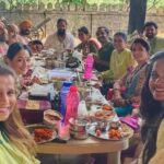 Shruti Ulfat Instagram – Hum pyaare log… on the sets of #punyashlokahilyabai … I always believe that eating together can be a miracle… in connecting..in being happy..in bonding not just as Actors but as friends n beings… it is also true …and I believe that this bonding infects the scenes we shoot together as well…in a positive n holistic way. The chemistry reflects for sure.. thanks to ya all for this bond and make efforts to make it last. Love Life Laughter. @tuffnut10 @rajesh_shringarpure_official @sandeep_vasantrao @abhayharpale13 @aakanksha.pal5  @kananmalhotra @gauravamlani @aetashaa @nidhianjuchaur @kamalkrishnapoudial @misstwinklesaini @saundaryasheth @salekarrohini @dashami_official