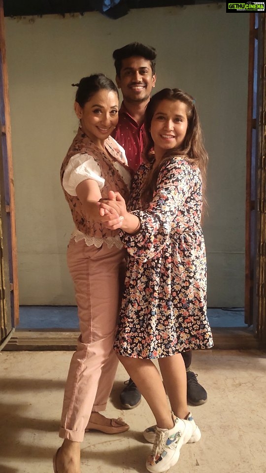 Shruti Ulfat Instagram - BACK ON OLD TREND đĨđĨPRRRUM @shrutiulfat @ll_mr_sayyad_ll @nidhianjuchaurasia V Credit: @shwetamishra0436 #nidhichaurasia #trending #trendingreels #reelsinstagram #reelsindia #reelkarofeelkaro #instafollow #instagood #dance #viral #viralvideos #bts #song #trend ā¤Žā¤šā¤žā¤°ā¤žā¤ˇāĨā¤āĨ⤰