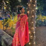 Shruti Ulfat Instagram – Life is a celebration… celebrate !
.
.
.
#diwali #festival #festivaloflights #festivemood #indian #attire #desi #saree #ethnic #love #light #laughter