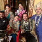 Shruti Ulfat Instagram - Behind the scene..with our director Sumit sir and lovely Co actors#punyashlokahilyabai #punyashlokahilyabaionsonytv #sonytv @shrutiulfat @itz_krishchauhan