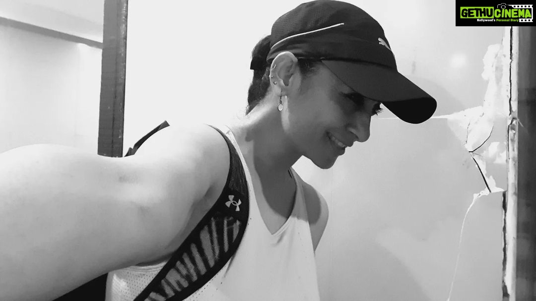 Shruti Ulfat Instagram - I am all Colourfull.... . . . #shrutipanwar #actor #actorslife #fitnesswoman #fitnessfreak #healthiswealth #passion #perserverance #power #positivity #stayStrong #stayfit #stayYou #stayLove #🤍🌞shruti