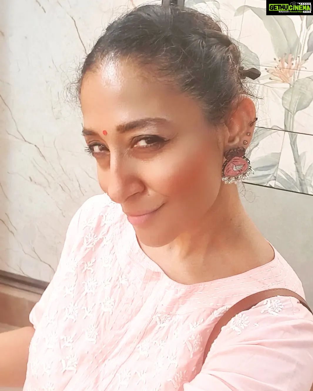 Shruti Ulfat Instagram - Just me 💗🌺 Simple is beautiful . . . #shrutipanwar #actor #fittnesswoman #mother #child #selflove #wonder #wish #will #passion #compassion
