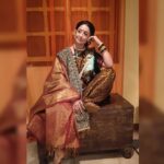 Shruti Ulfat Instagram - Gautama Rani Sarkar... how I enjoy playing this character...a historical show.. #Punyashlokahilyabai ... amazing part of my proffession.. living various characters in one life.. and also learning about our history. I feel blessed..coz I am doing what I love to do.. express n perform n live. . . . #shrutipanwar #actor #actorslife #happy #blessed #❤🌞shruti #punyashlokahilyabai #historical #series #dashami #sonytv . @dashami_official @sonytvofficial pic courtesy @nidhianjuchaurasia thanks love for clicking these❤