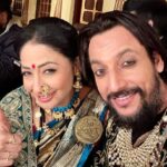 Shruti Ulfat Instagram - Behind the scene..with our director Sumit sir and lovely Co actors#punyashlokahilyabai #punyashlokahilyabaionsonytv #sonytv @shrutiulfat @itz_krishchauhan