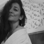 Shruti Ulfat Instagram – Its not WHAT I am..its WHO I am.
🤍🖤❤️
.
.
.
#shrutipanwar #actor #actorslife #passion #zest #zing #blessed #grateful #happy #me Heart