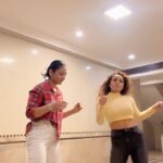 Shruti Ulfat Instagram – Play time some fun games 🤙♥️🤙
.
.
.
#chitsstyle #doitfriends #trendswithfriends #reelitfeel #chitrashirawat #shrutipanwar #ᴛʀᴇɴᴅɪɴɢʀᴇᴇʟs #reelvideos #funreels #digitalcontent #createreels Mumbai – मुंबई