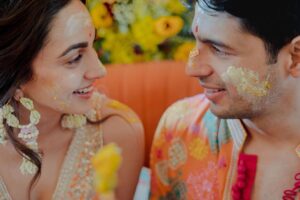 Sidharth Malhotra Instagram - Happy Holi from me and my love to you and yours💛💜❤️💙💚