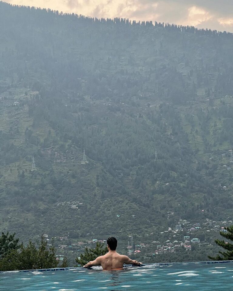 Sidharth Malhotra Instagram - Want to go BACK to nature. #naturelover #outdoorjunkie #SidFit Manali, Himachal Pradesh