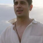 Sidharth Malhotra Instagram – Bringing a unique shade of love with #HaaniyaVe ❤️

#ThankGod in cinemas this Diwali, on 25th October.

@ajaydevgn @rakulpreet @indrakumarofficial #BhushanKumar #KrishanKumar @tanishk_bagchi @jubin_nautiyal @tseries.official @tseriesfilms