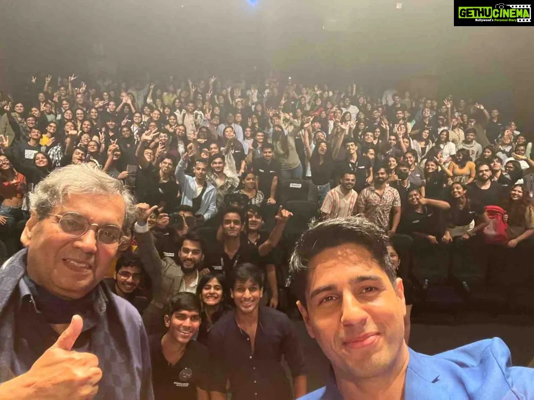 Sidharth Malhotra Instagram - Couldn't have celebrated #CinemaDay in any better way than this! It was such an amazing experience visiting @whistling_woods to share our #Shershaah journey with this brilliant batch of students.