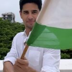 Sidharth Malhotra Instagram – Celebrating 75 glorious years of freedom….
#HarGharTiranga 🇮🇳 #75yearsofindependence🇮🇳