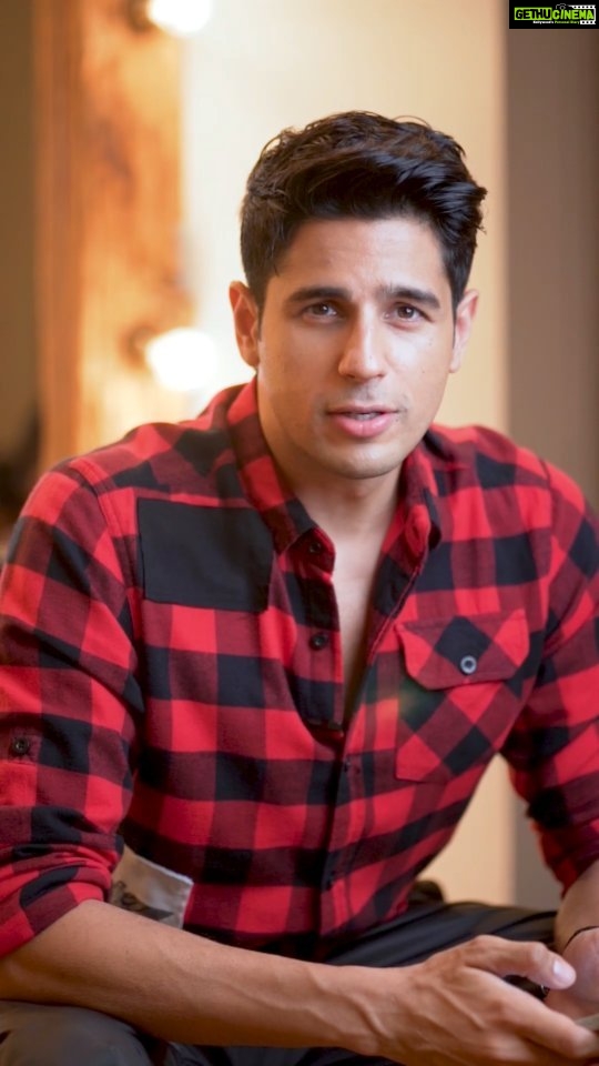 Sidharth Malhotra Instagram - To #TransfromTheNight means to push myself a little more to be a little better. The #OPPOReno8Series inspires me to do just that! It helps me capture the #UltraClearNightInPortrait and document these moments just right! #ThePortraitExpert @oppoindia #ad