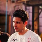 Sidharth Malhotra Instagram - Josh brings you an opportunity to be your real, awesome self by bringing to you #RealHai 🎉🎉 All you have to do is make videos that shows us the real you in any genre be it #dance #fashion #fitness #food #entertainment or #comedy and get to meet the stars!! Check @officialjoshapp for more #realhai videos @Bhavin_333 @Sameeksha.sud_ @vishalpandey_21 @faizbaloch_07 @hasnaink07 @adnaan_07dz @itz_raadha