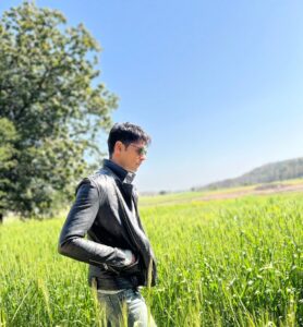 Sidharth Malhotra Instagram - “it will never be perfect.
Make it work.“ - Life  #BeRealNotPerfect #WorkForIt