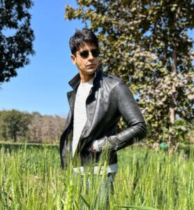 Sidharth Malhotra Instagram - “it will never be perfect.
Make it work.“ - Life  #BeRealNotPerfect #WorkForIt