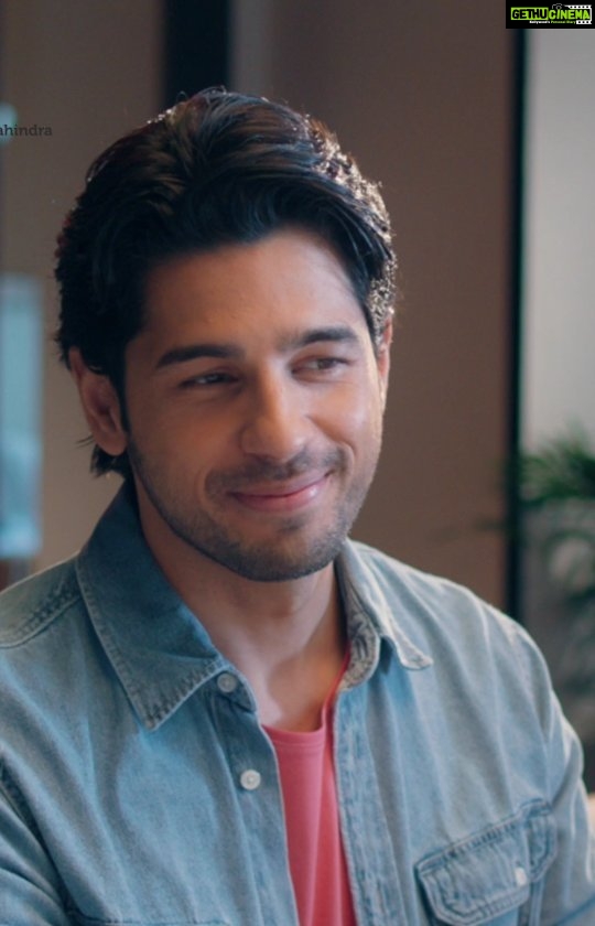 Sidharth Malhotra Instagram - When it comes to my holiday plans, the destinations & experiences together create countless magical memories. With 70+ Resorts & 2000+ Experiences at #ClubMahindra , I just have to decide ke mujhe #JaanaKahanHai @clubmahindra Click the link to holiday like me https://bit.ly/HolidayLikeSid