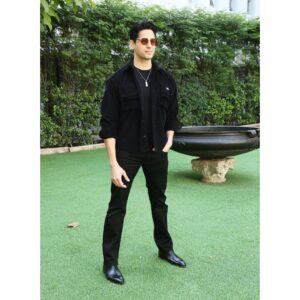 Sidharth Malhotra Instagram - #Majnu in Dilwalo ki Dilli 🖤
#MissionMajnu