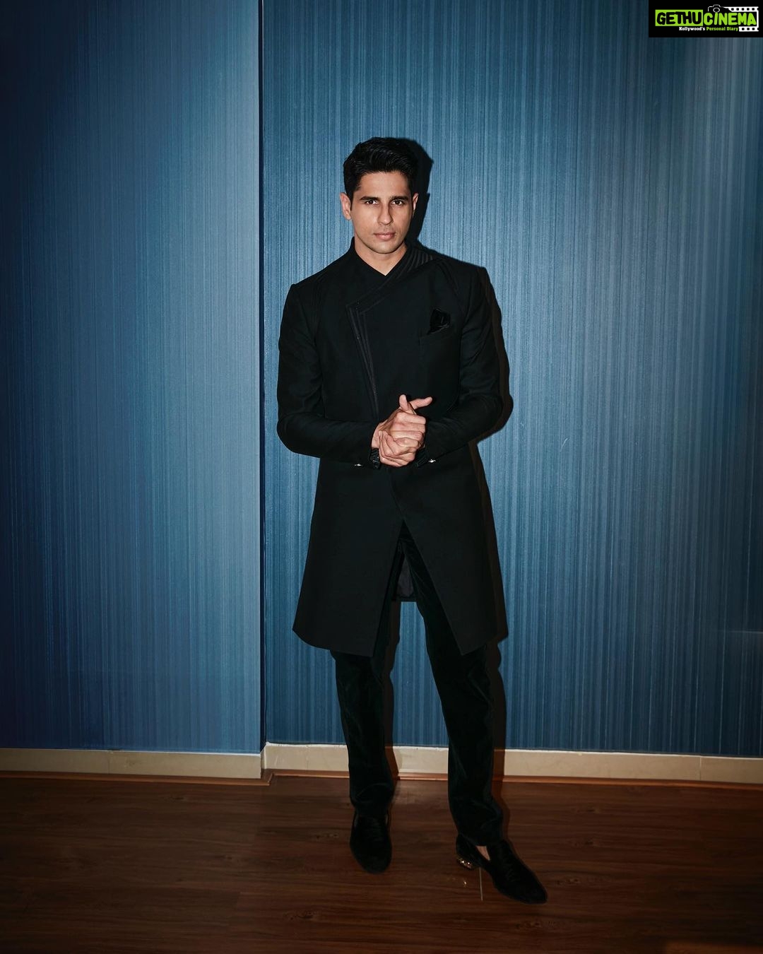 Sidharth Malhotra Instagram - Black Jack ♠️