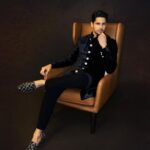 Sidharth Malhotra Instagram – Look for the magic in every moment 🖤
#NMACC 
@nmacc.india 
.
Outfit- @manishmalhotra05 
Photographer- @vidushi_gupta_official 
MUA- @rizvan02 
Hair Stylist- @ali19rizvi